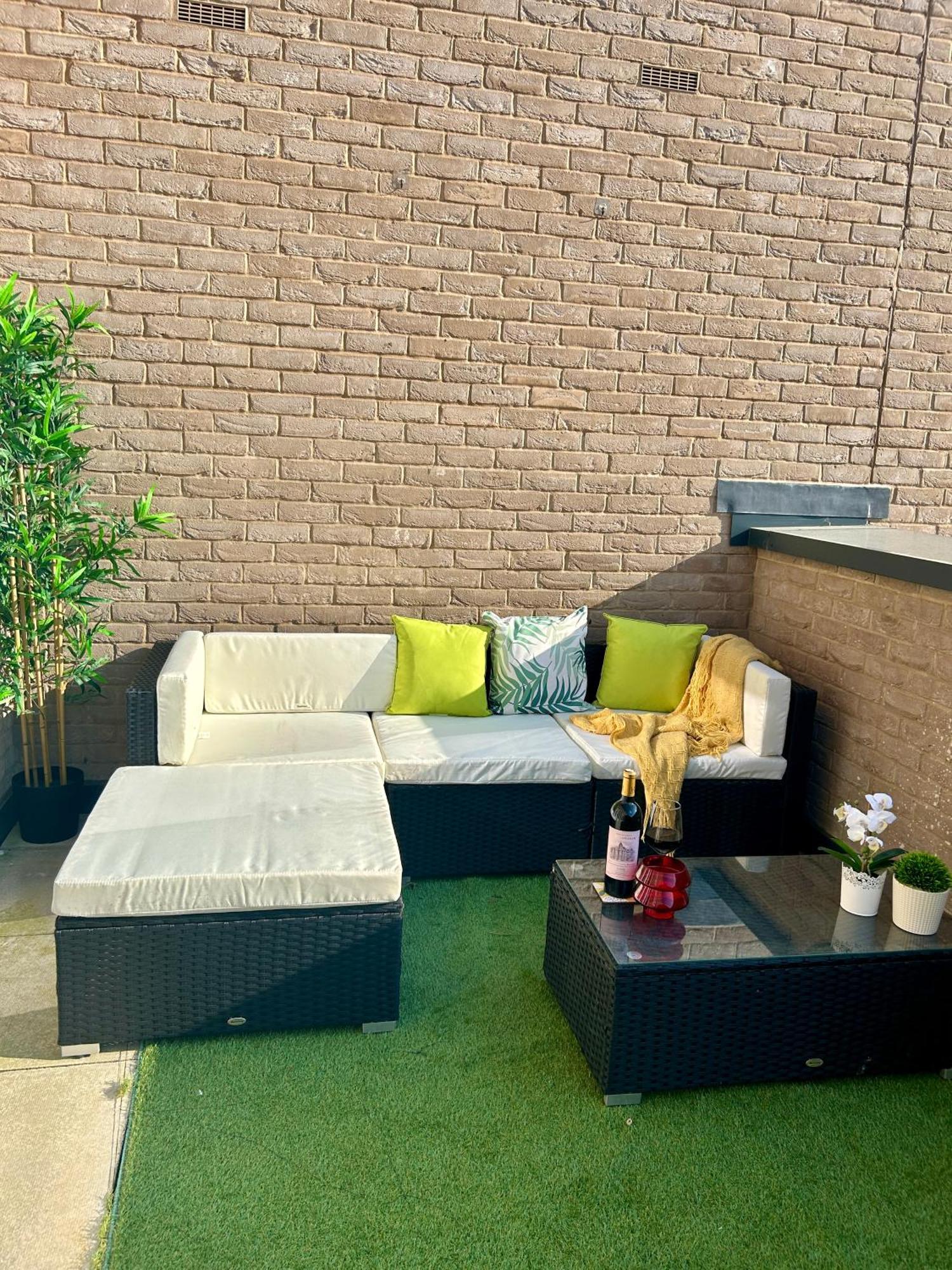 Comfortable Double Room & Single Room In Vibrant Hatfield Neighbourhood Bagian luar foto